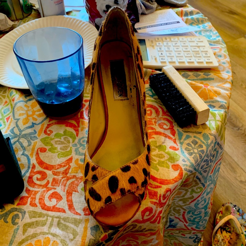 Steve Madden Leopard print shoes size 6 1/2